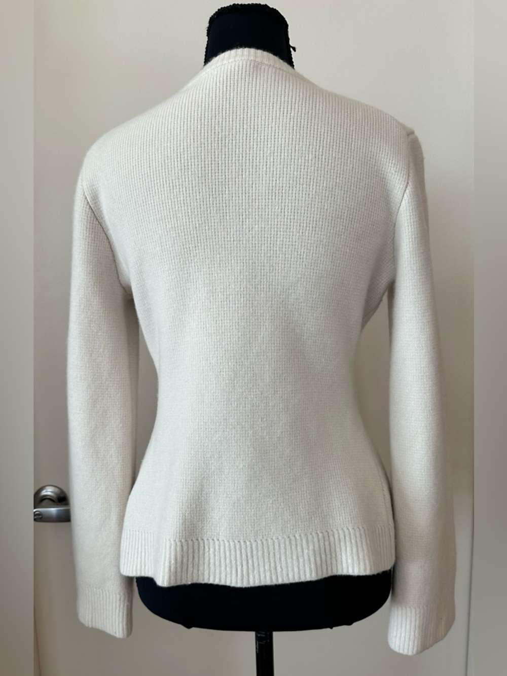 Quince Mongolian Cashmere Structured Cardigan in Ivory. Size S - Picture 10 of 16